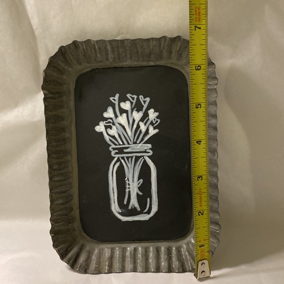 Rippled metal tin chalkboard sign with floral vase art - Picture 5 of 5